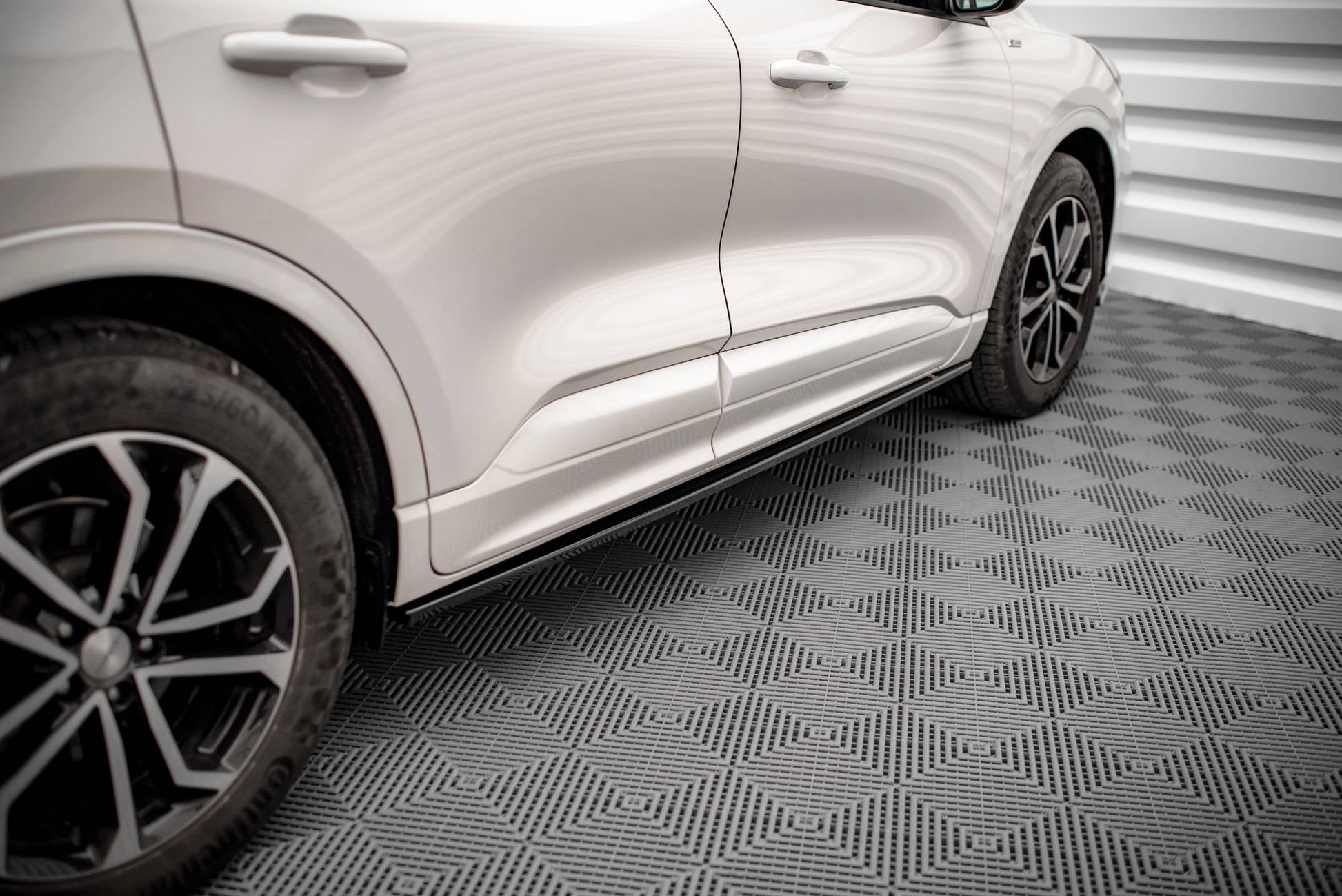 Seitenschweller Ansatz für Ford Kuga ST-Line Mk3 schwarz Hochglanz
