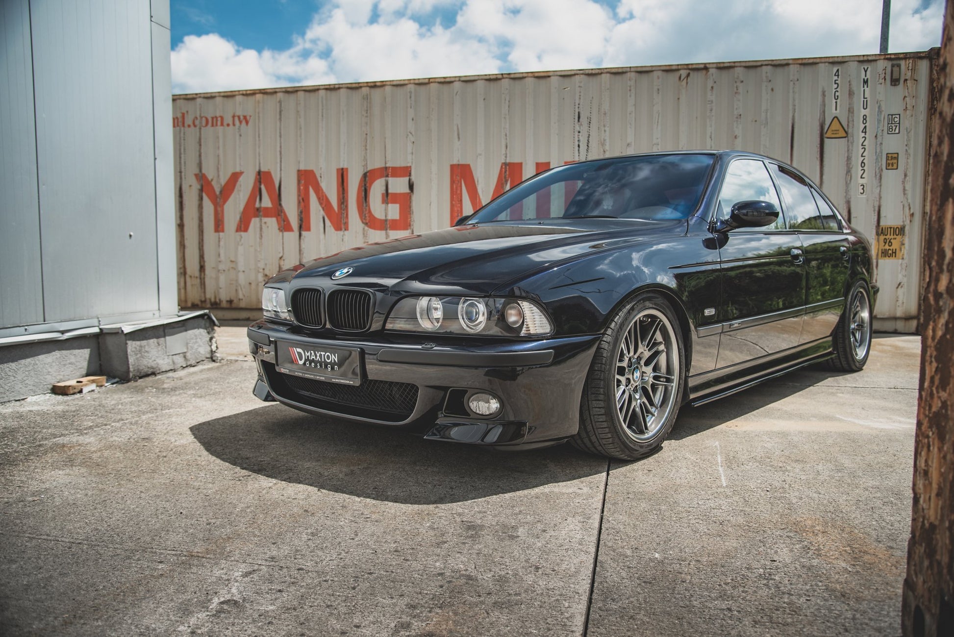 Front Ansatz für Seite BMW M5 E39 schwarz Hochglanz