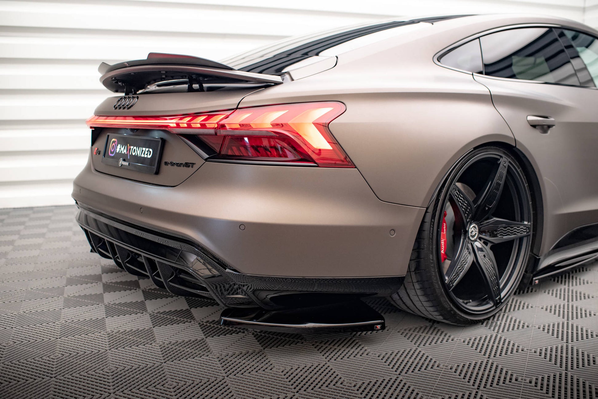 Heck Ansatz Flaps Diffusor V.1 für Audi e-Tron GT / RS GT Mk1 schwarz Hochglanz