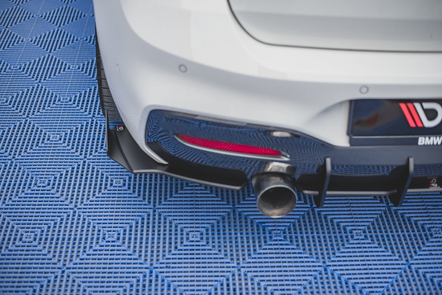 Robuste Racing Heck Ansatz Flaps Diffusor V.2 +Flaps für BMW 1er F20 M140i  schwarz Hochglanz