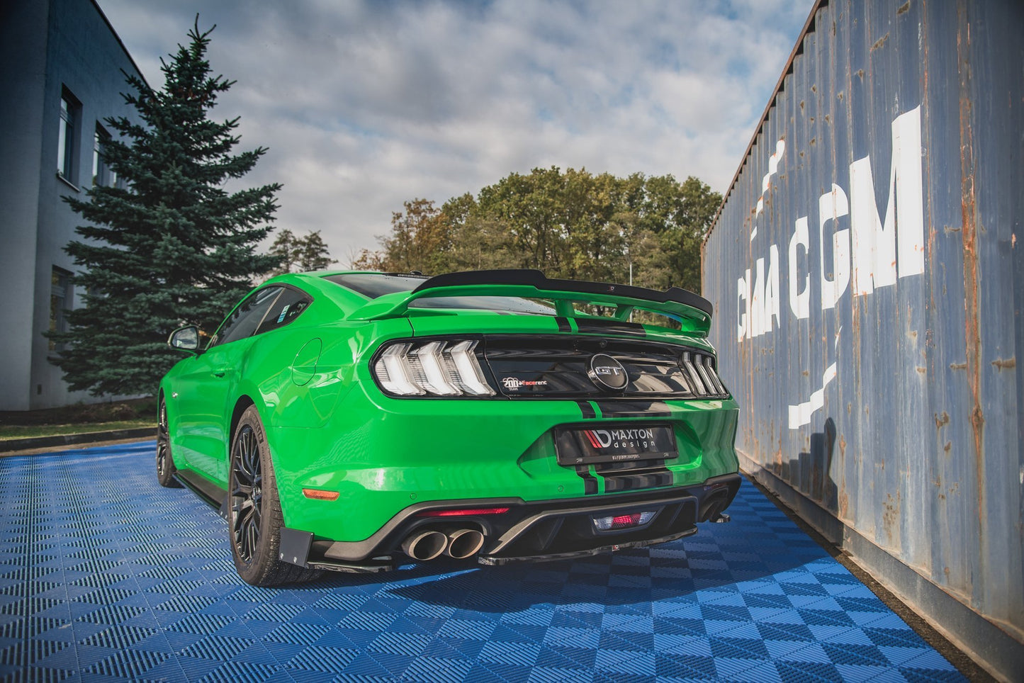 Mittlerer Diffusor Heck Ansatz für Ford Mustang GT Mk6 Facelift schwarz Hochglanz