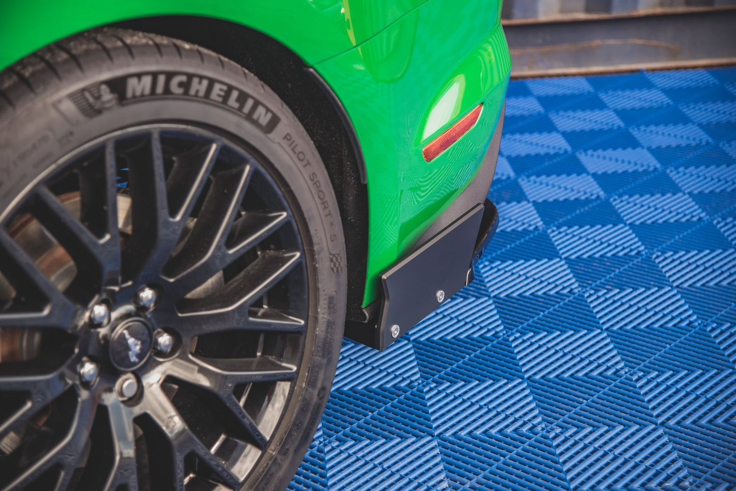 Heck Ansatz Flaps Diffusor +Flaps für V.1 Ford Mustang GT Mk6 Facelift