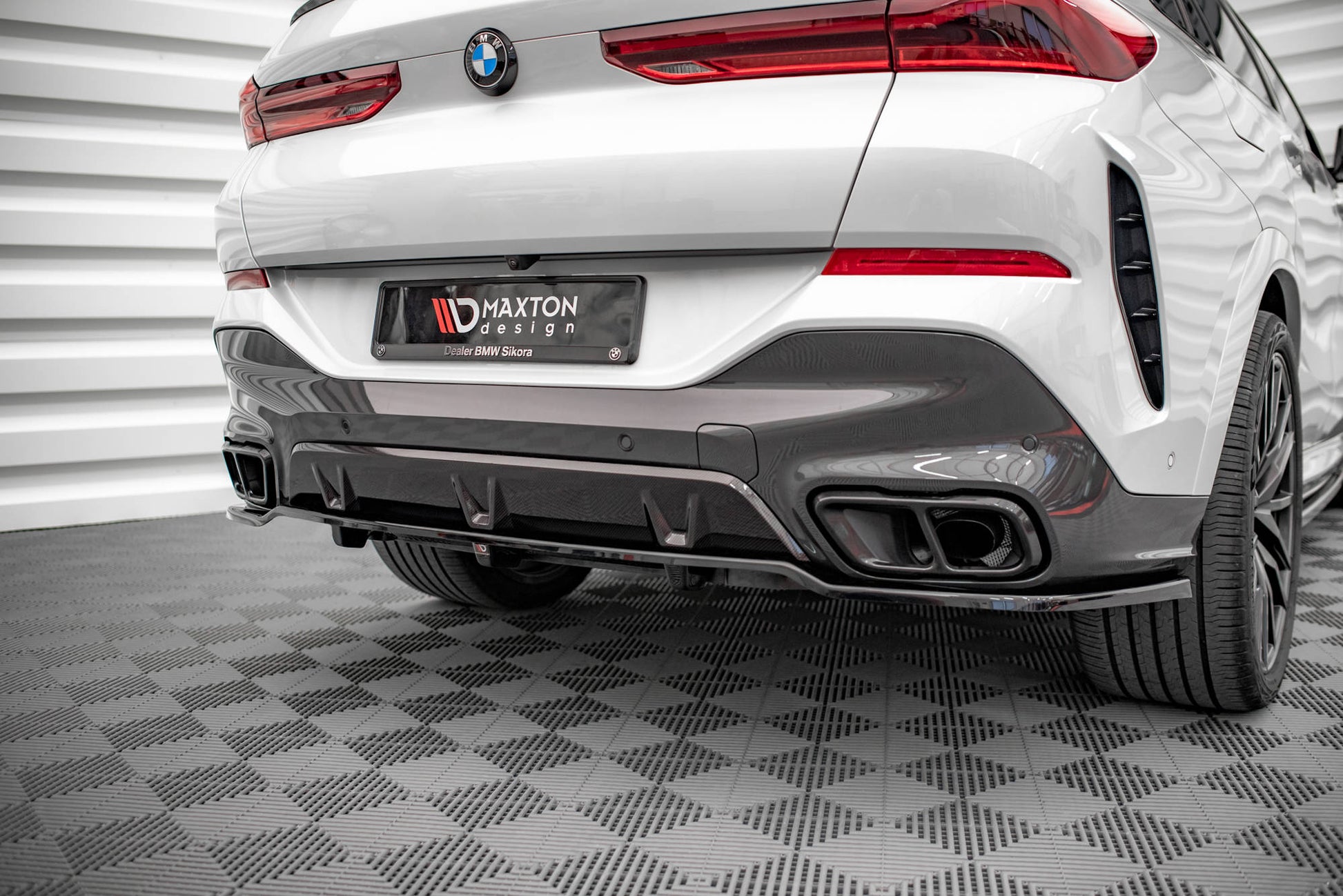 Mittlerer Diffusor Heck Ansatz DTM Look für V.1 BMW X6 M-Paket G06 Carbon Look