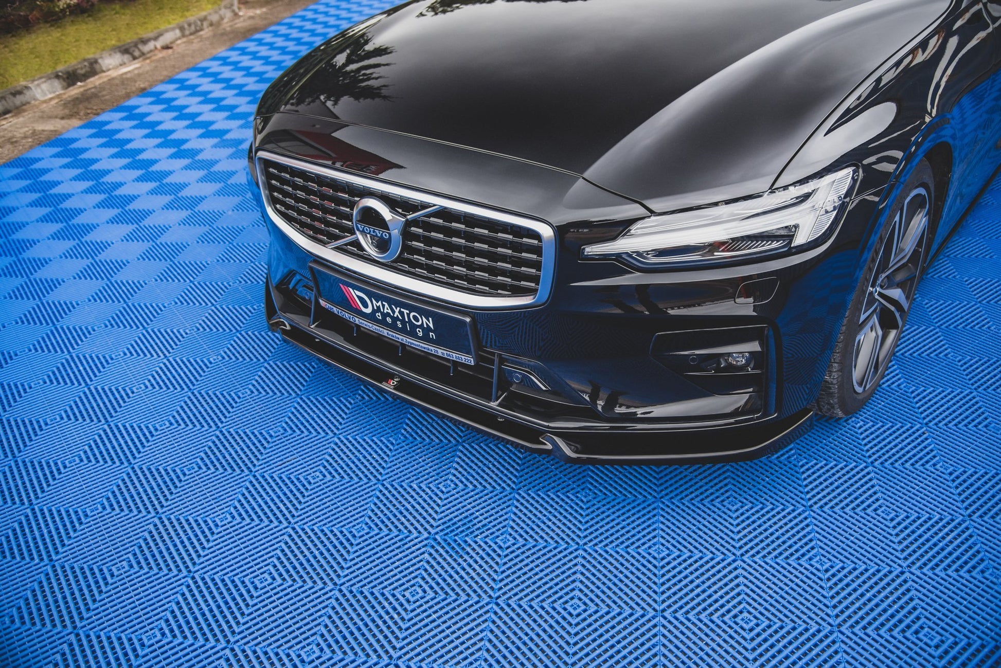 Front Ansatz V.1 für Volvo S60/V60 R-Design Mk3 schwarz Hochglanz