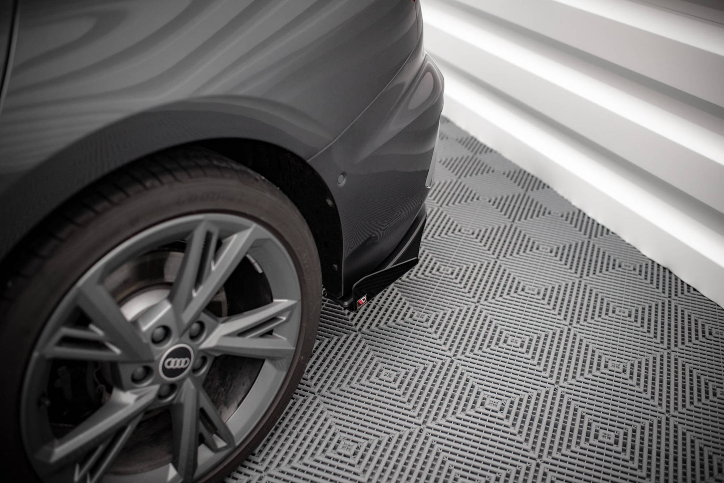 Street Pro Heck Ansatz Flaps Diffusor +Flaps für Audi S3 Limousine 8Y schwarz Hochglanz