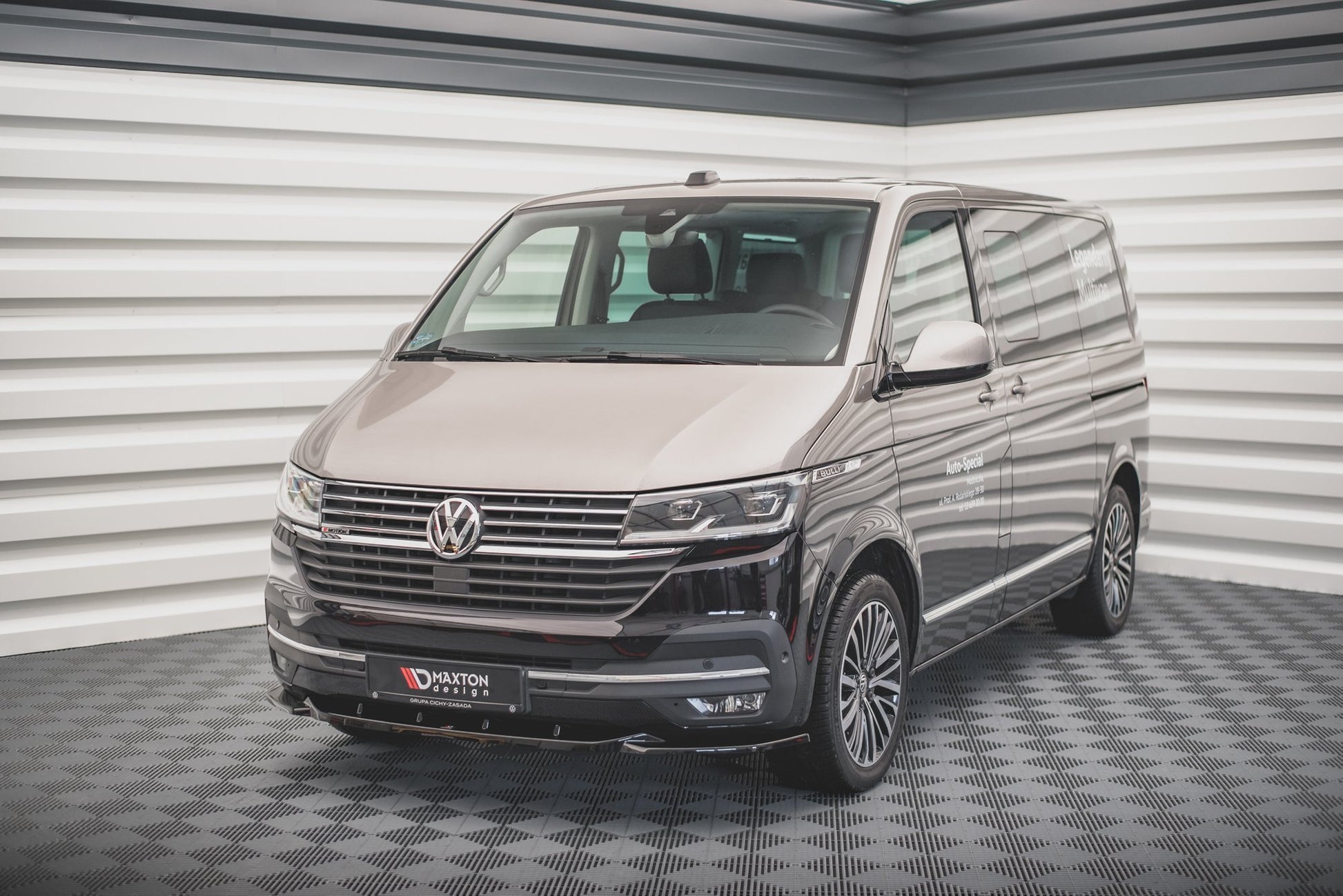 Front Ansatz V.2 für Volkswagen T6 Facelift schwarz Hochglanz