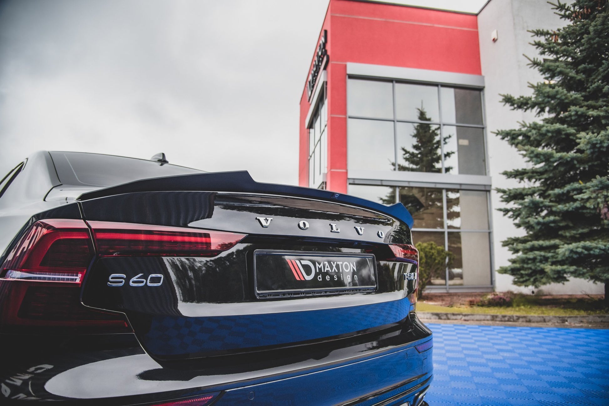 Spoiler CAP für Volvo S60 R-Design Mk3 schwarz Hochglanz