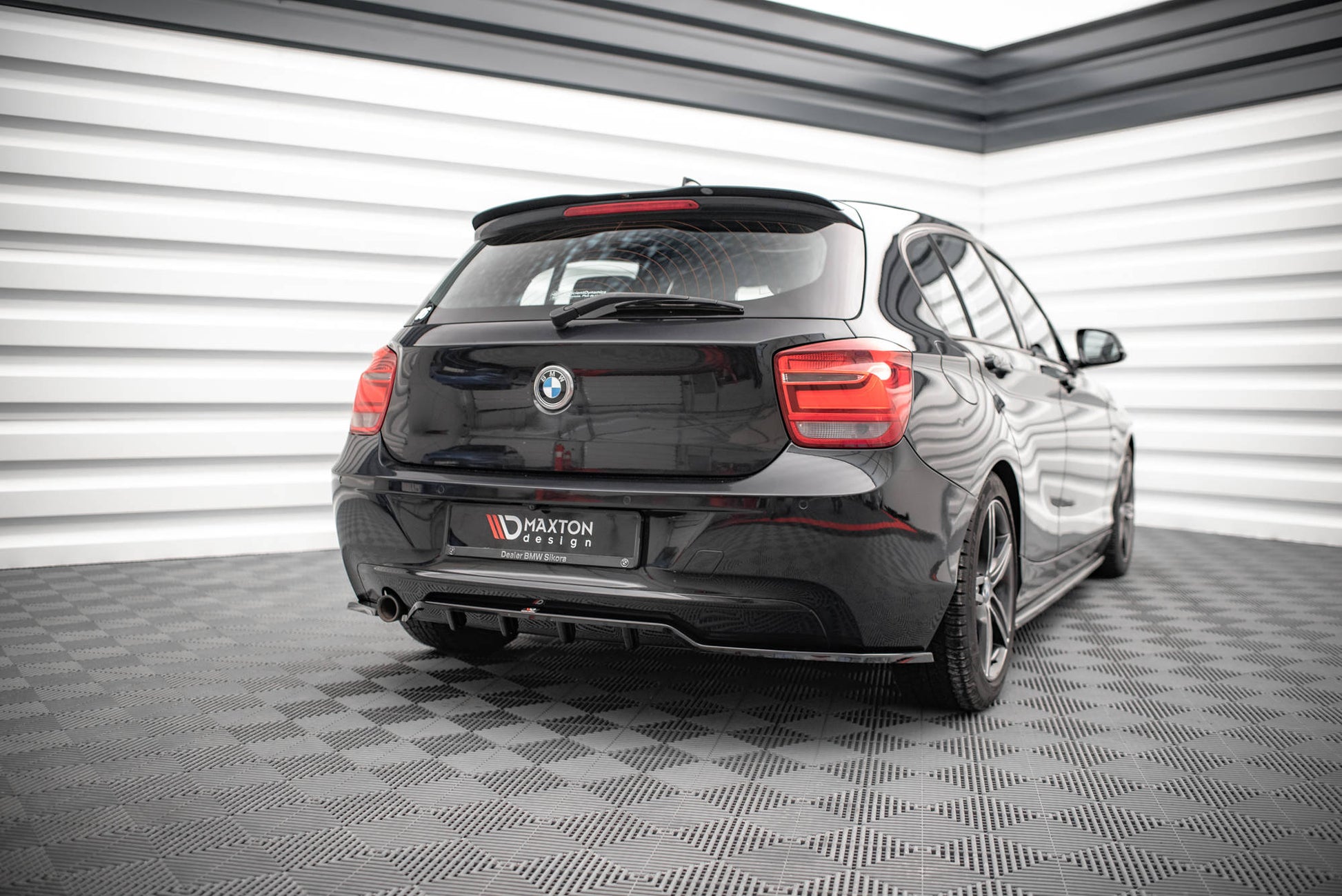 Mittlerer Diffusor Heck Ansatz DTM Look für BMW 1er F20 schwarz Hochglanz