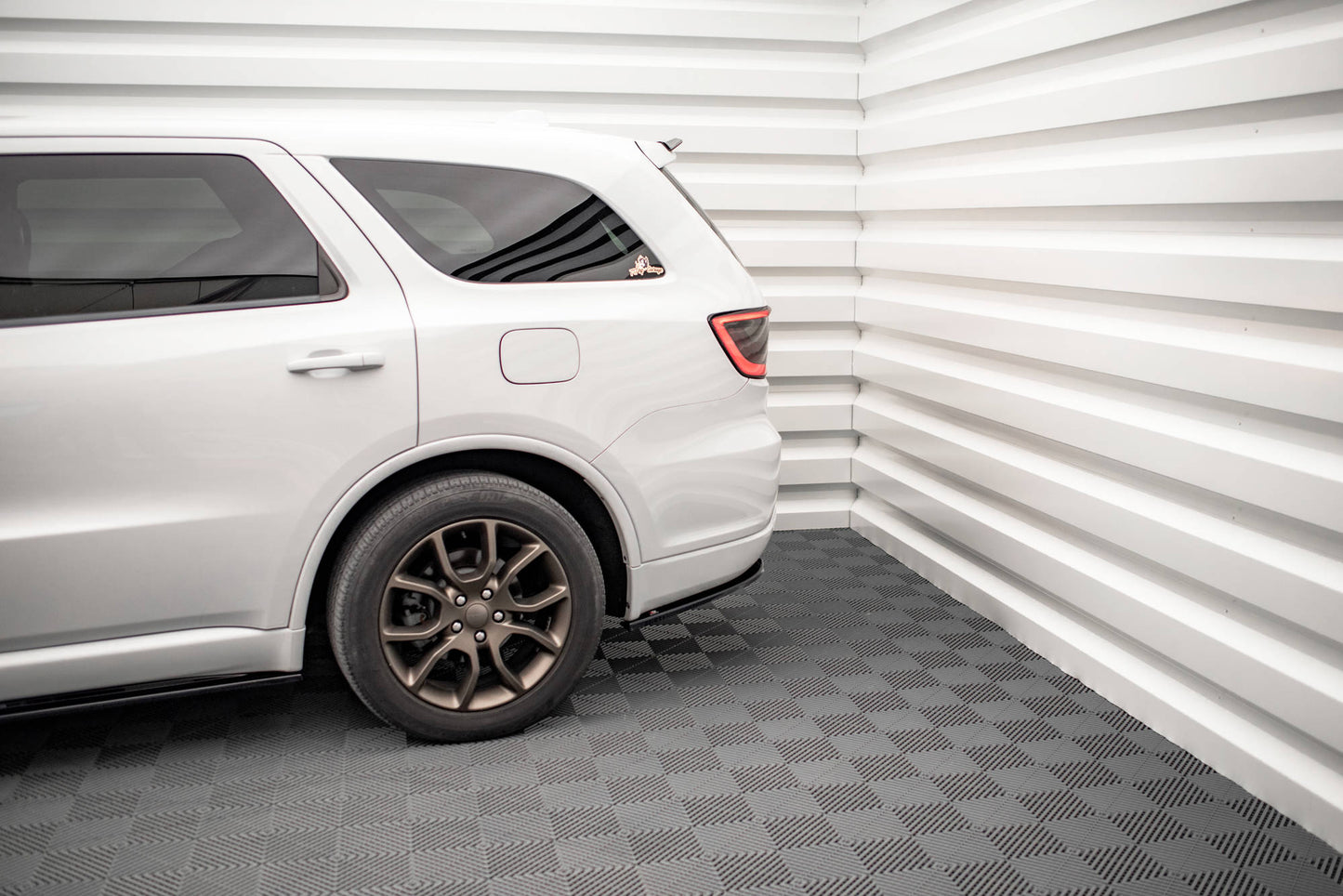 Heck Ansatz Flaps Diffusor für Dodge Durango RT Mk3 schwarz matt