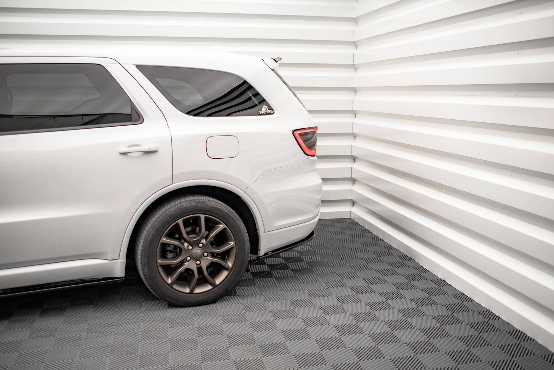 Heck Ansatz Flaps Diffusor für Dodge Durango RT Mk3 Carbon Look
