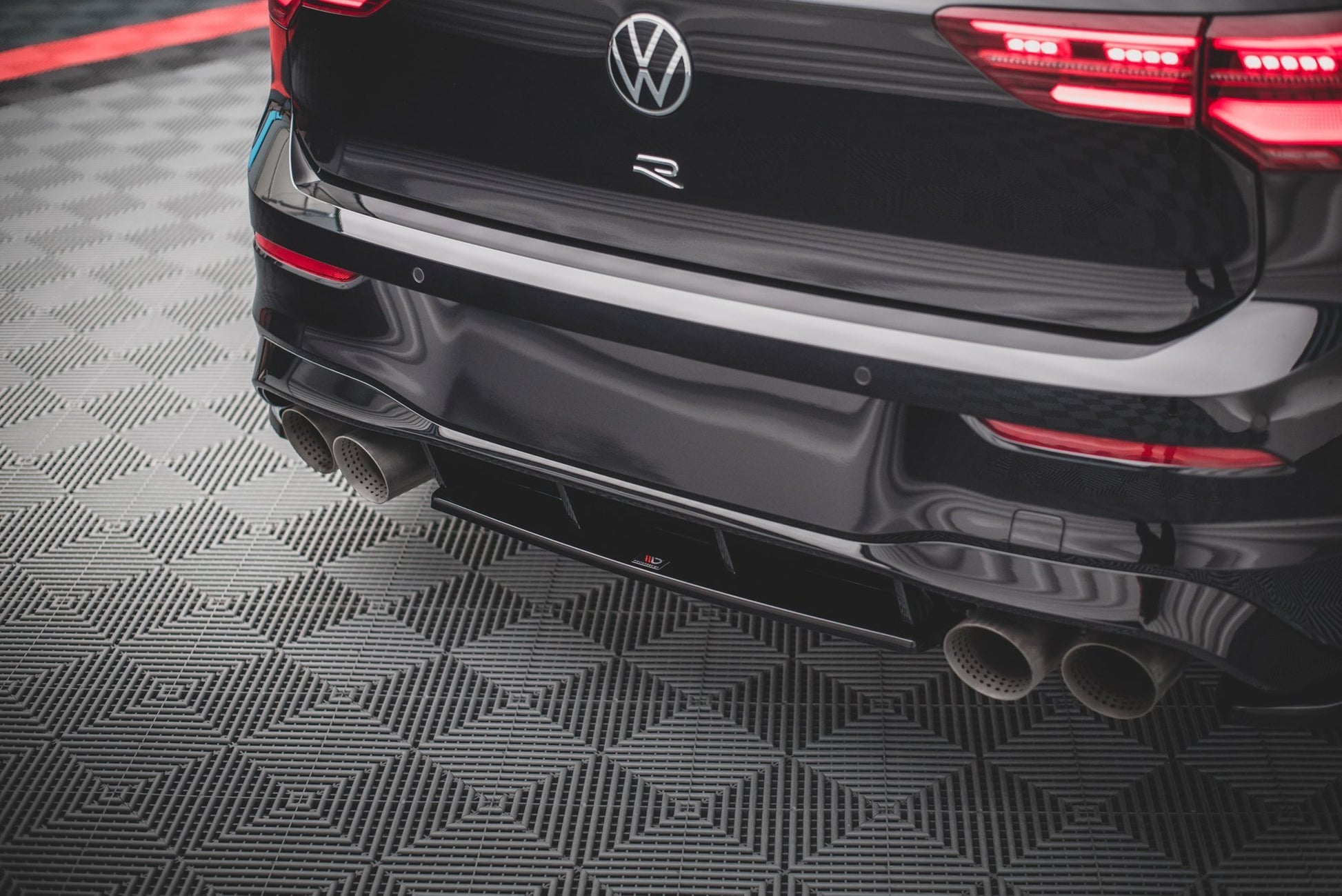 Mittlerer Diffusor Heck Ansatz für Volkswagen Golf R Mk8 schwarz matt