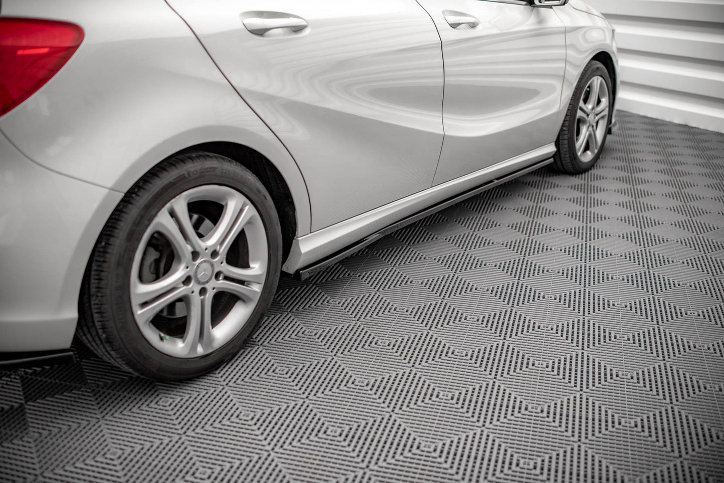Seitenschweller Ansatz für V.2 für Mercedes-Benz A W176 schwarz matt