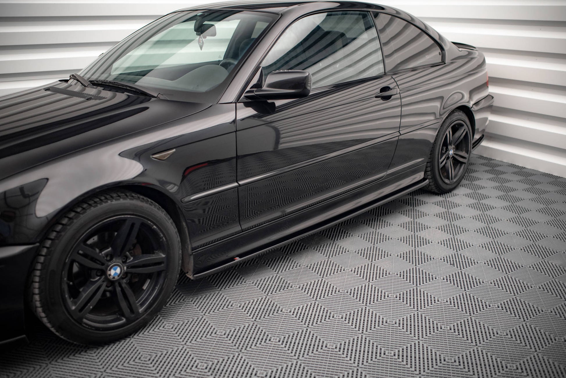 Seitenschweller Ansatz für V.2 für BMW 3er Coupe M-Paket E46 schwarz Hochglanz