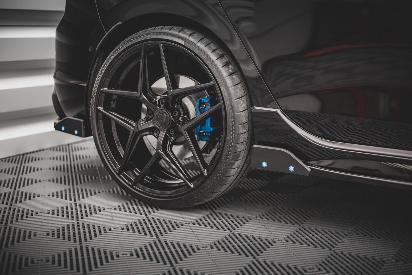 Heck Ansatz Flaps Diffusor +Flaps für V.2 Volkswagen Golf R Mk8