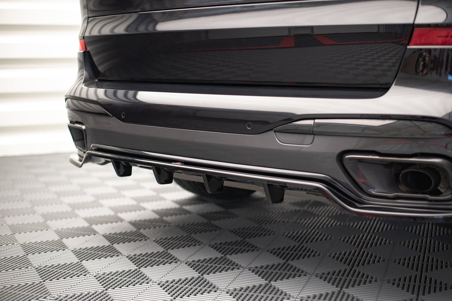 Mittlerer Diffusor Heck Ansatz DTM Look für BMW X7 M G07 schwarz Hochglanz