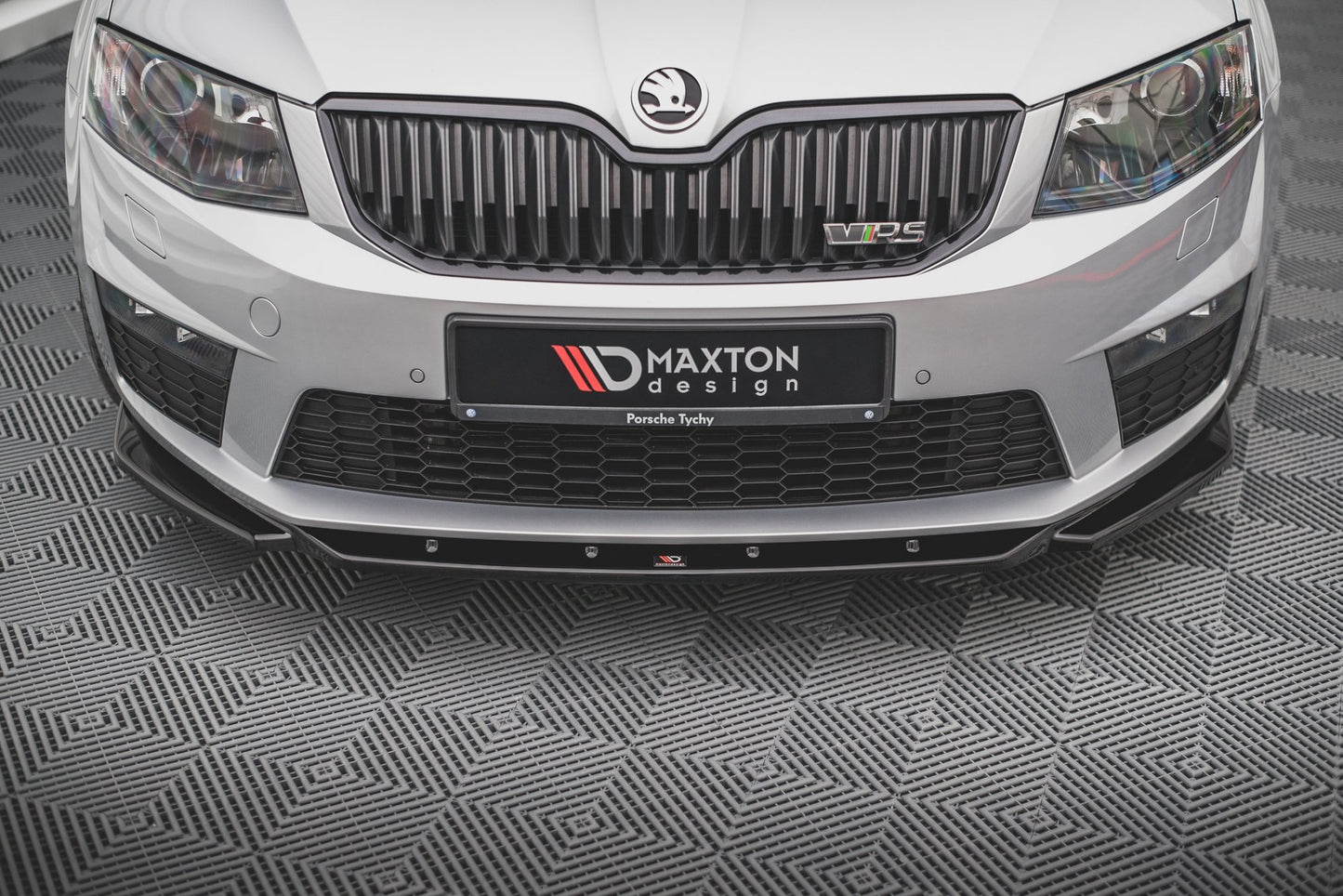 Front Ansatz V.4 für Skoda Octavia RS Mk3 schwarz Hochglanz
