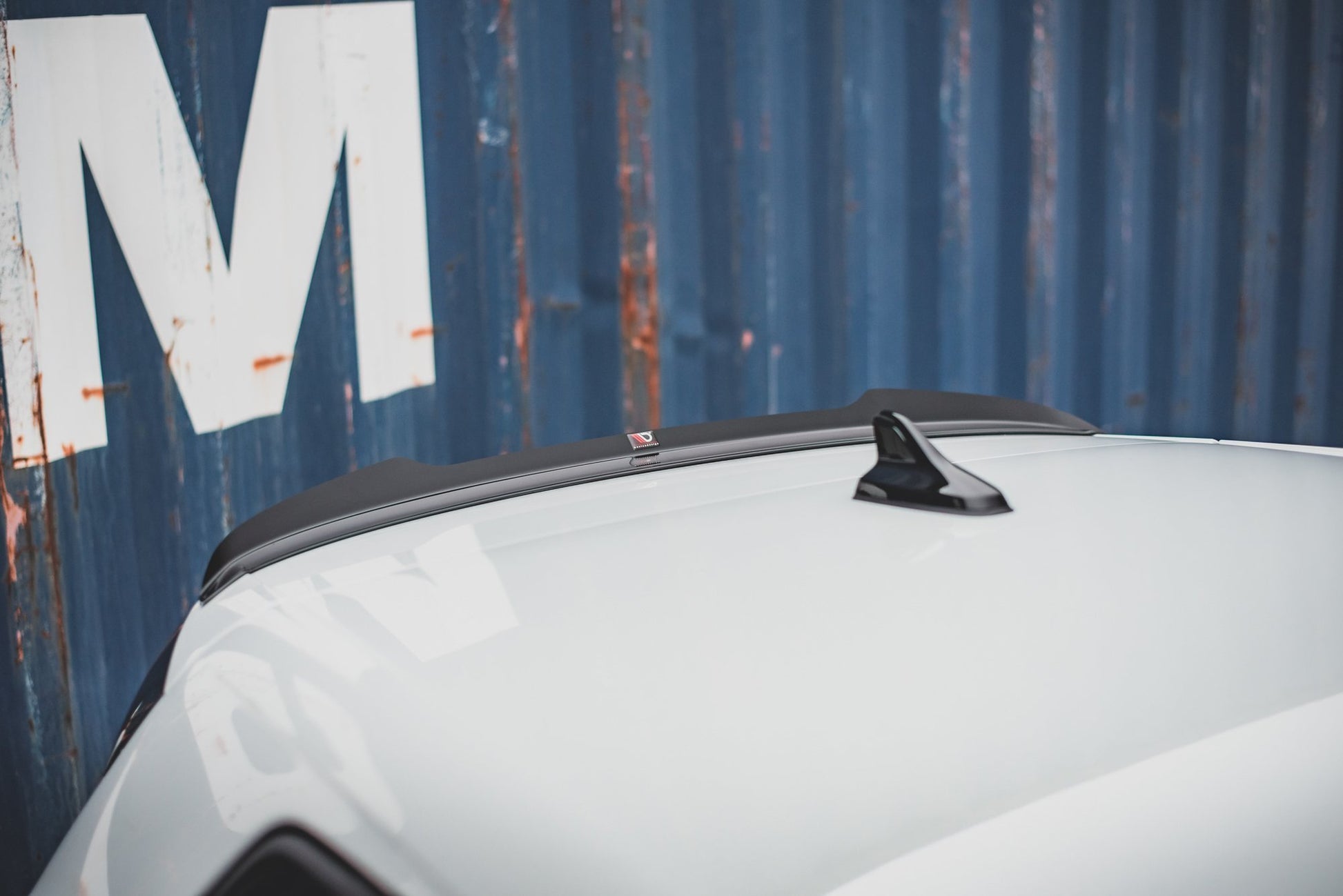 Spoiler CAP V.1 für Volkswagen Golf 8 GTI / R schwarz Hochglanz