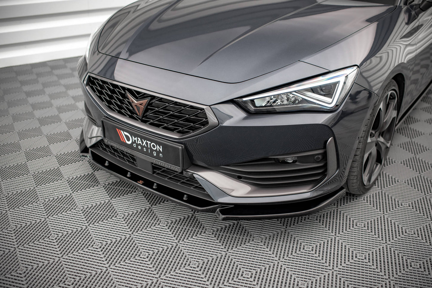 Front Ansatz V.3 für Cupra Leon schwarz Hochglanz