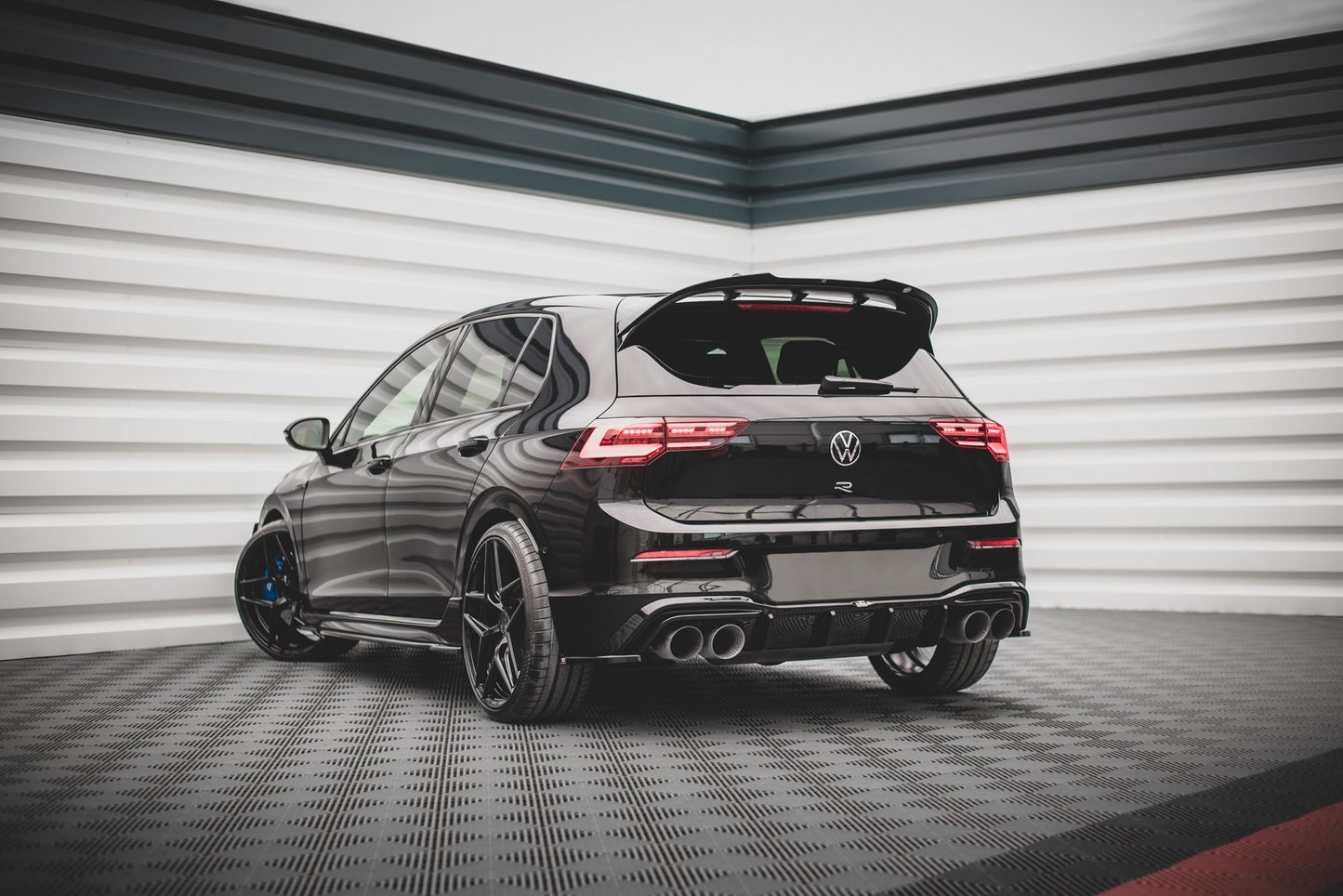 Heck Ansatz Flaps Diffusor V.4 für Volkswagen Golf R Mk8 Carbon Look