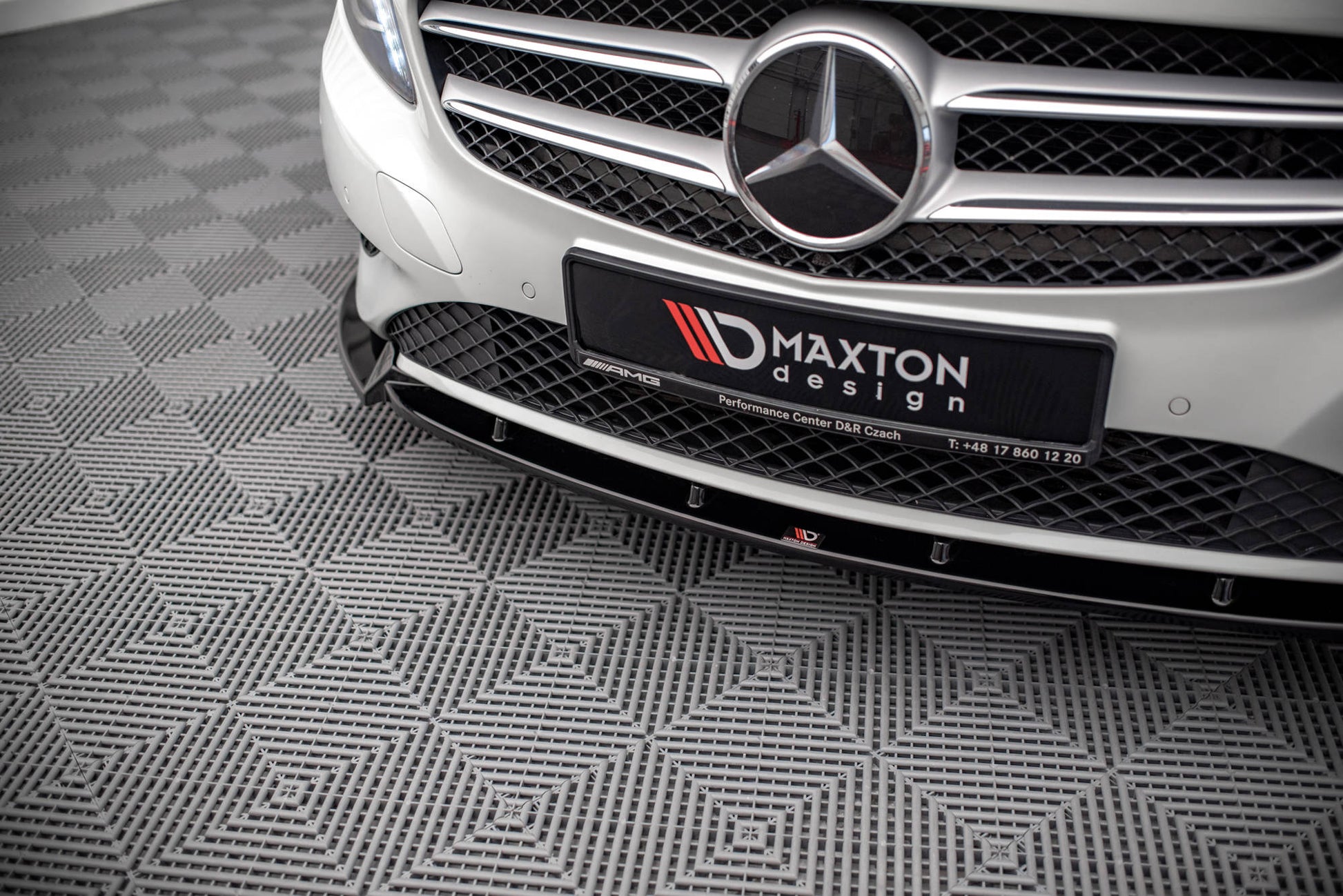 Front Ansatz V.1 für Mercedes-Benz A W176 schwarz Hochglanz
