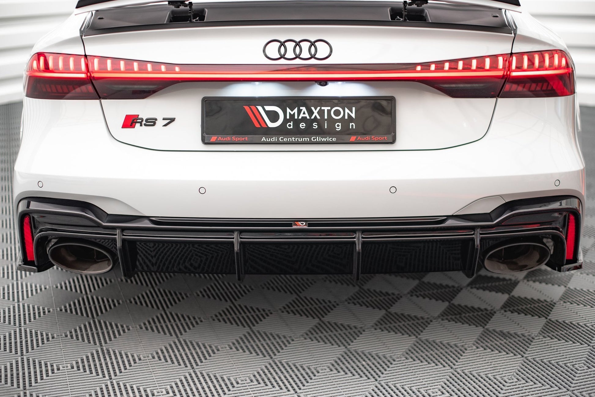 Diffusor Heck Ansatz für Audi RS6 C8 / RS7 C8 schwarz Hochglanz