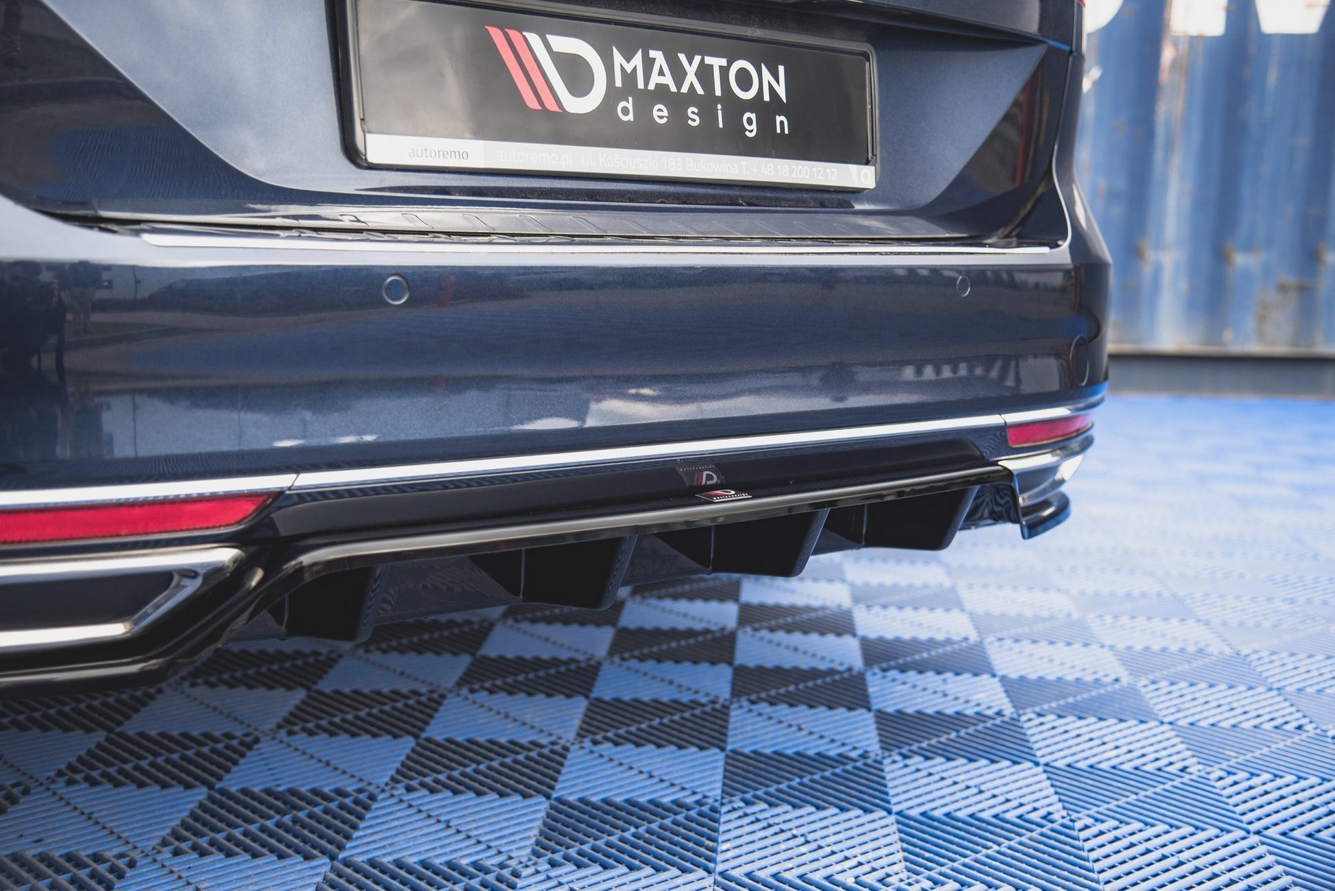 Mittlerer Diffusor Heck Ansatz DTM Look für Volkswagen Passat B8 schwarz Hochglanz