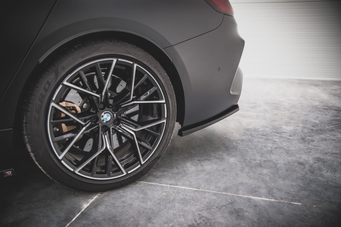 Heck Ansatz Flaps Diffusor V.2 für BMW M8 Gran Coupe F93 schwarz Hochglanz