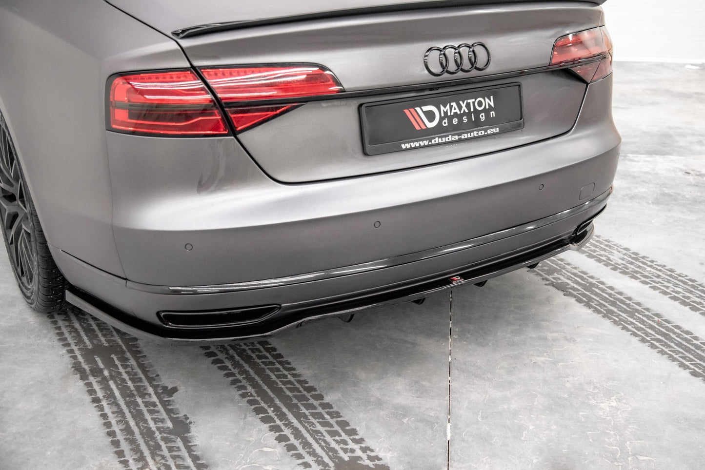 Mittlerer Diffusor Heck Ansatz DTM Look für Audi A8 D4 Facelift schwarz matt