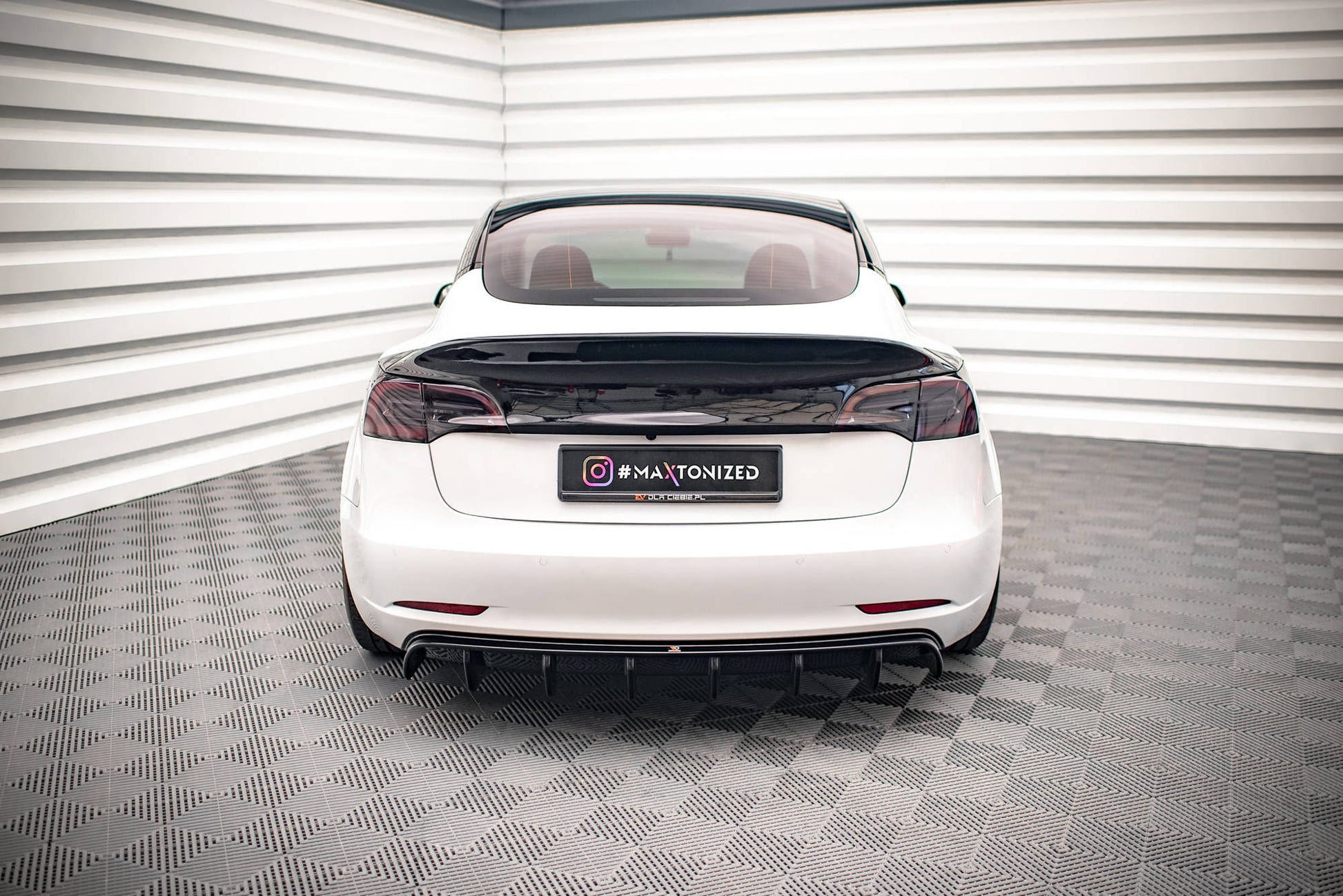 Diffusor Heck Ansatz V.2 für Tesla Model 3 schwarz Hochglanz