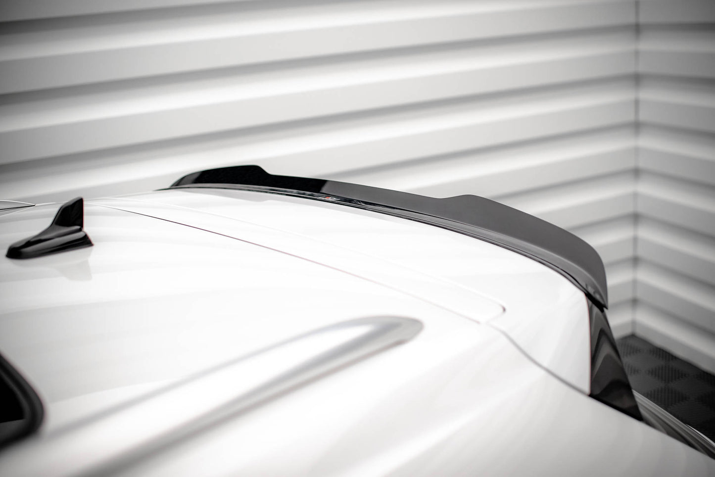 Spoiler CAP für Volkswagen Touareg R-Line Mk3 schwarz Hochglanz