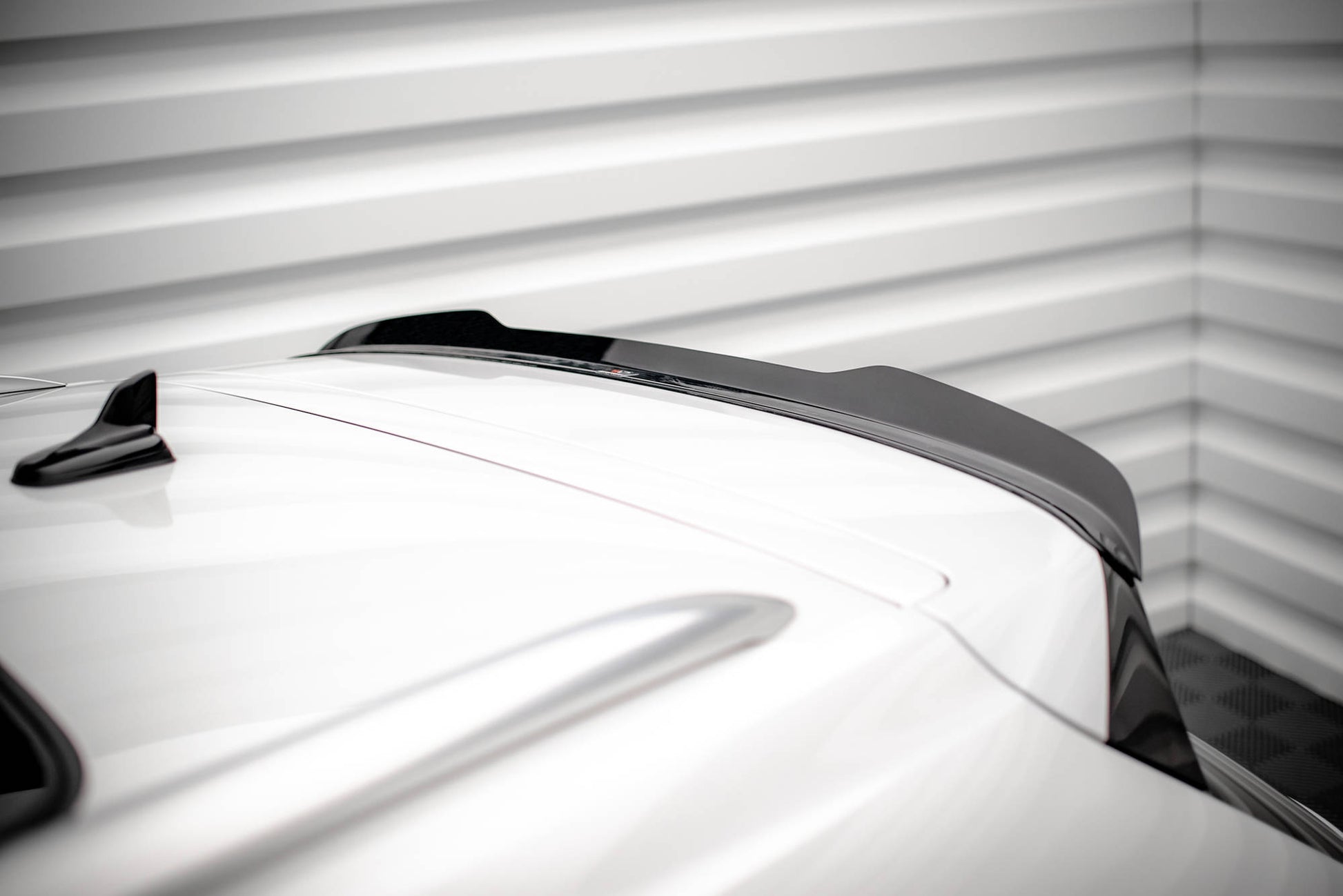 Spoiler CAP für Volkswagen Touareg R-Line Mk3 schwarz Hochglanz