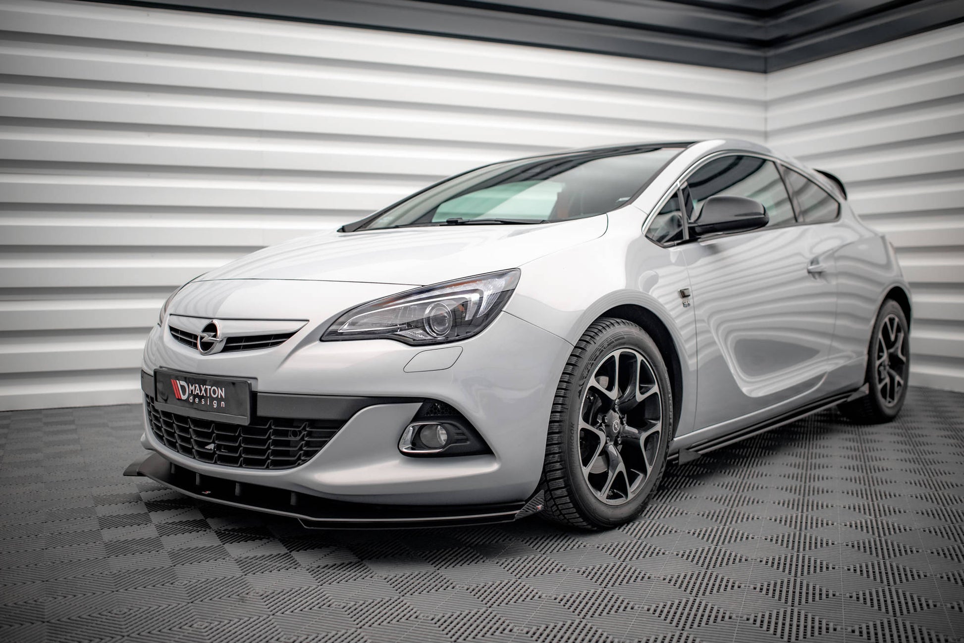 Street Pro Front Ansatz für +Flaps für V.1 + Flaps Opel Astra GTC OPC-Line J schwarz Hochglanz