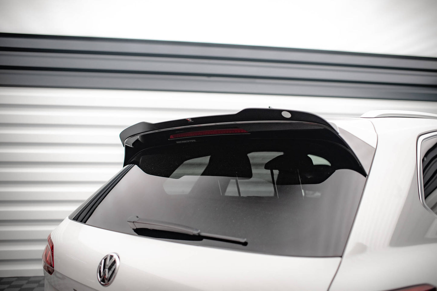 Spoiler CAP für Volkswagen Touareg R-Line Mk3 schwarz Hochglanz