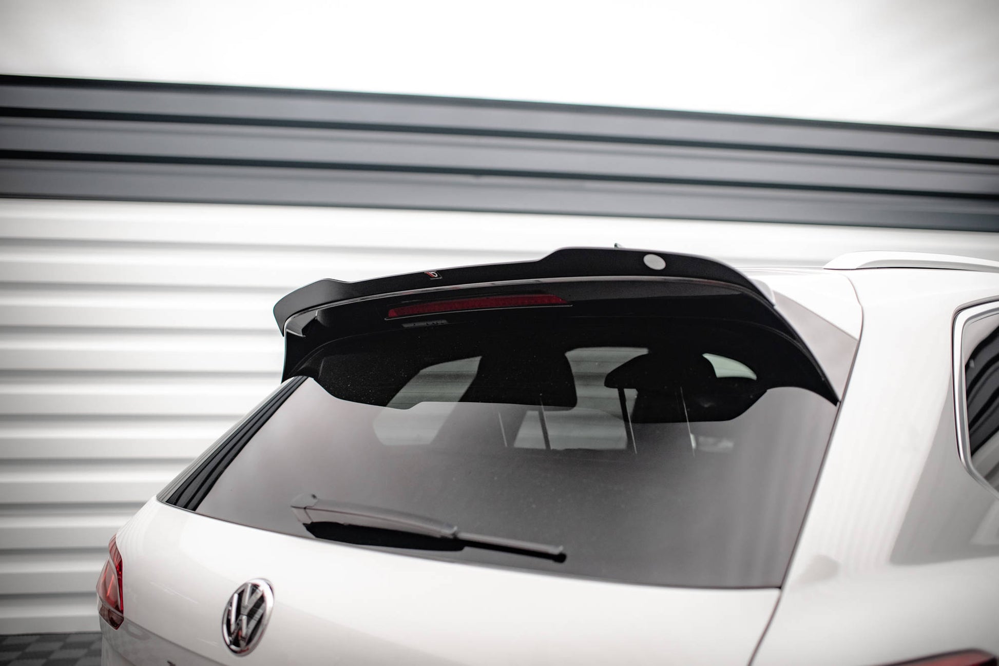 Spoiler CAP für Volkswagen Touareg R-Line Mk3 schwarz Hochglanz