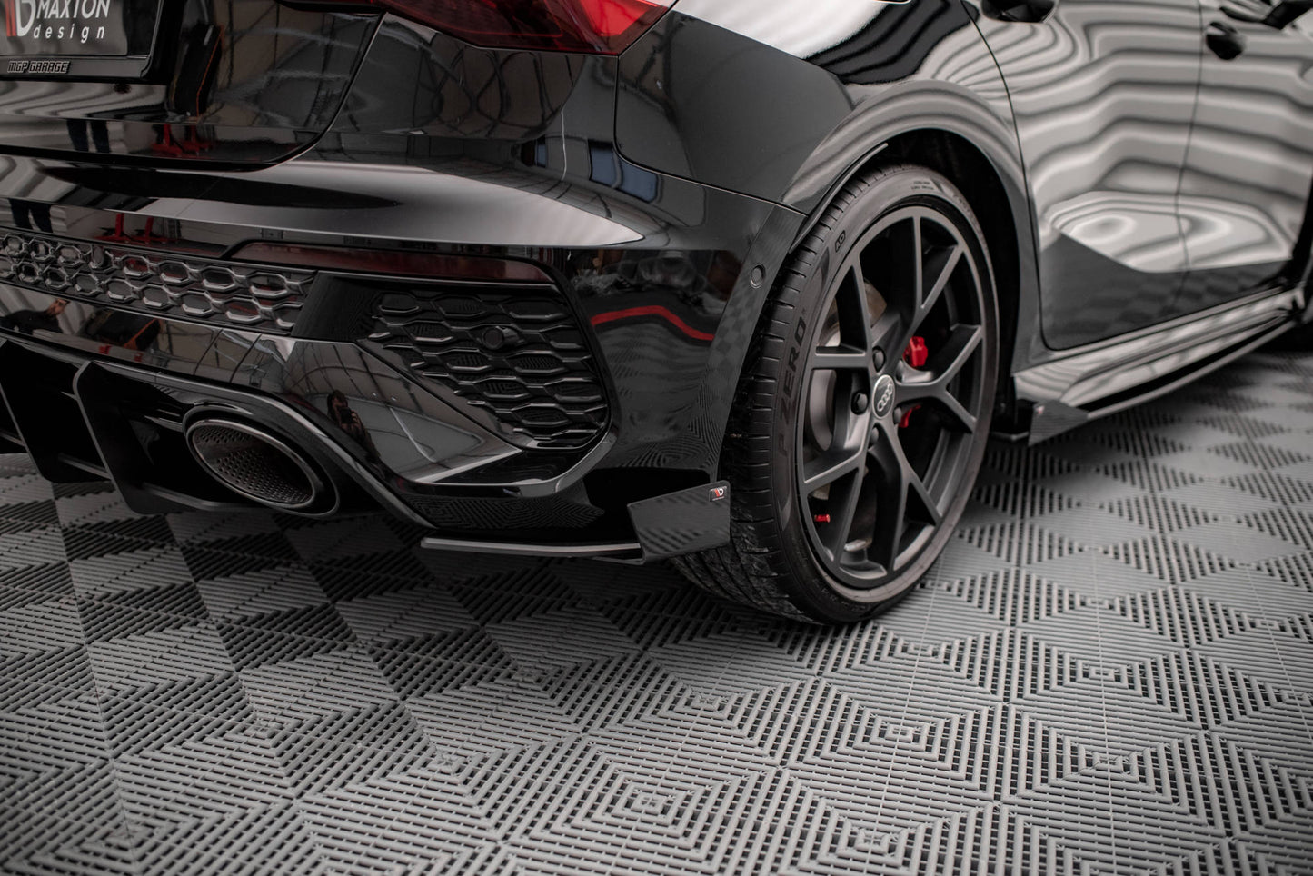 Hintere Seiten Flaps für Audi RS3 Sportback 8Y schwarz Hochglanz