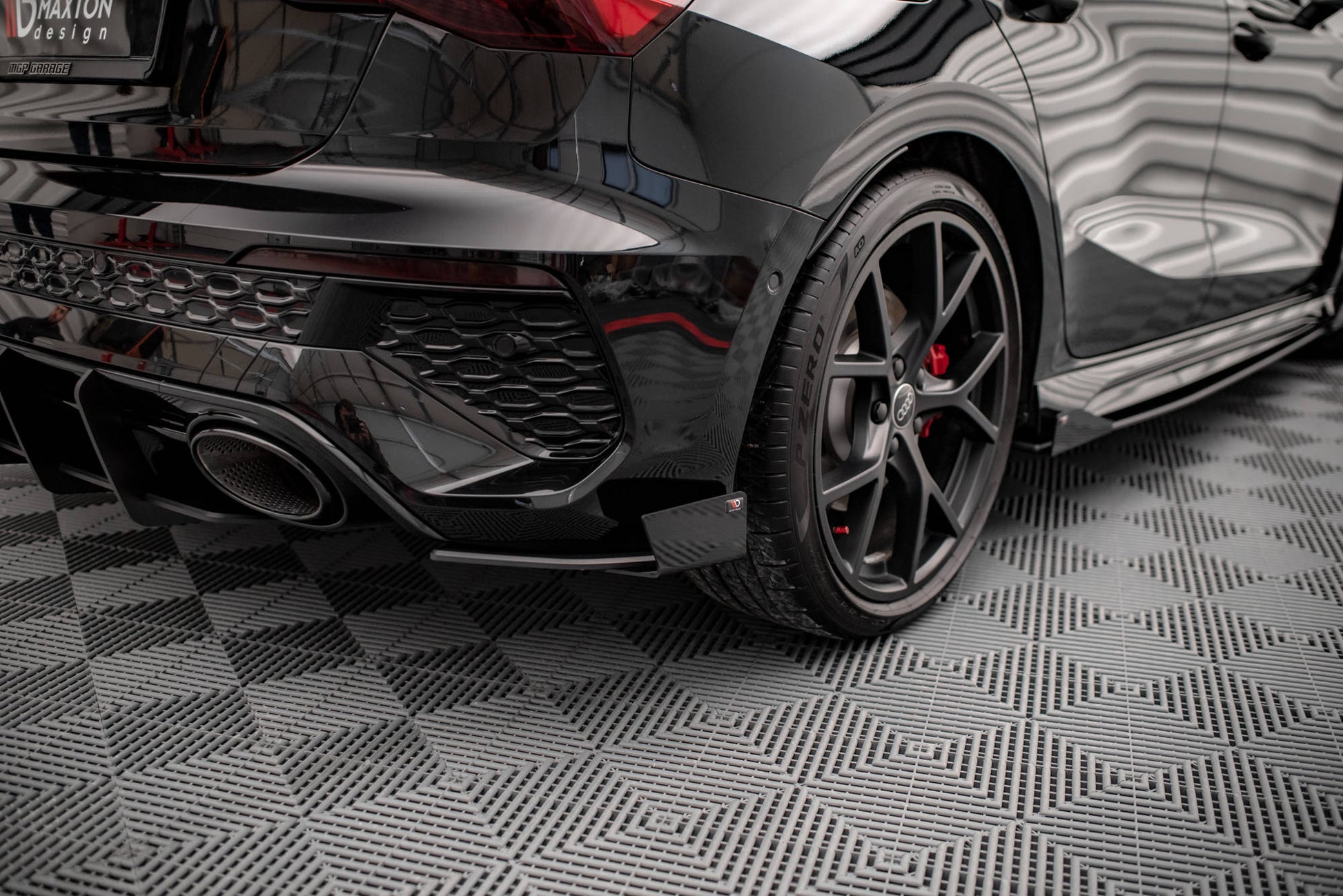 Hintere Seiten Flaps für Audi RS3 Sportback 8Y schwarz Hochglanz