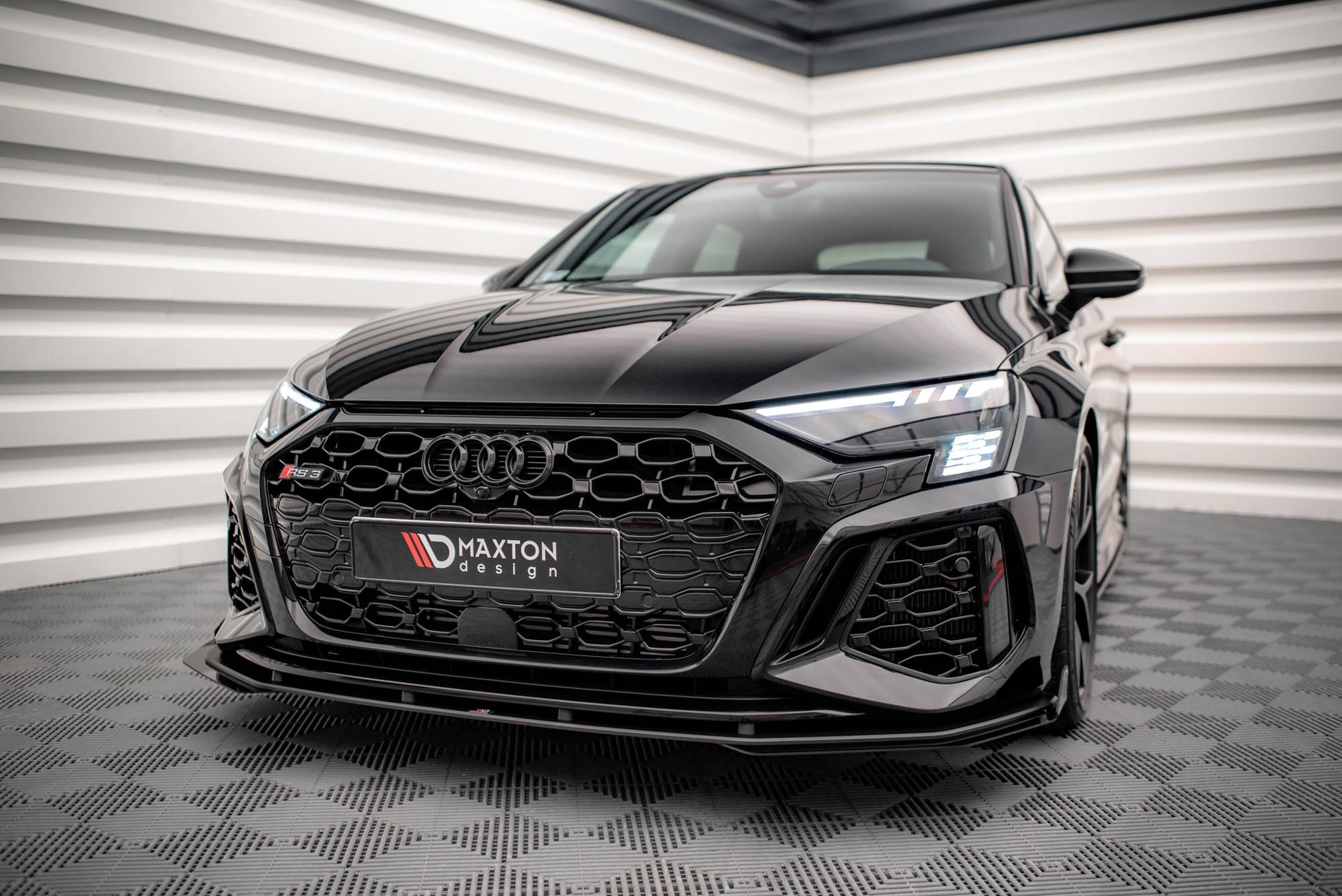 Street Pro Front Ansatz für +Flaps für V.1 + Flaps Audi RS3 8Y schwarz Hochglanz