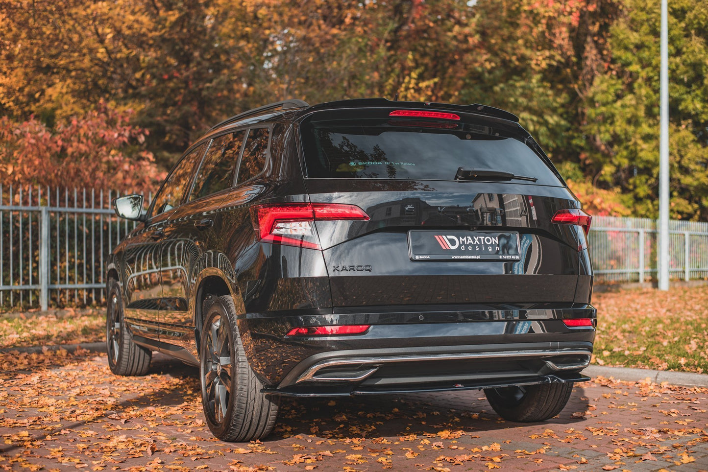 Mittlerer Diffusor Heck Ansatz für Skoda Karoq Sportline schwarz matt