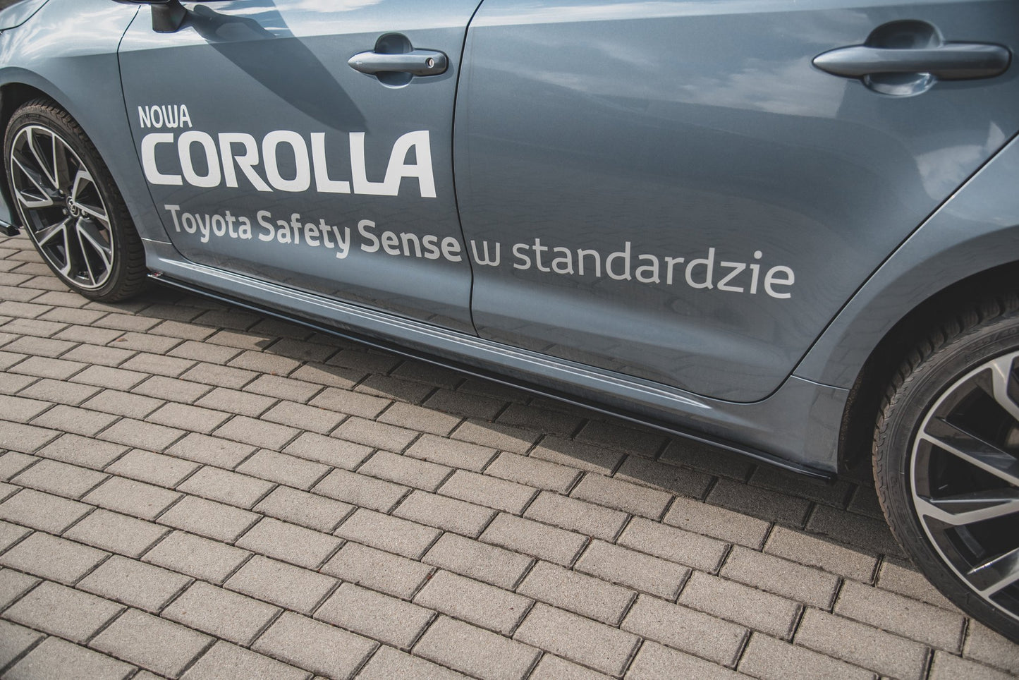 Seitenschweller Ansatz für Toyota Corolla XII Limousine schwarz Hochglanz