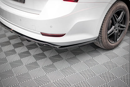 Mittlerer Diffusor Heck Ansatz DTM Look für Skoda Octavia Mk4 Carbon Look