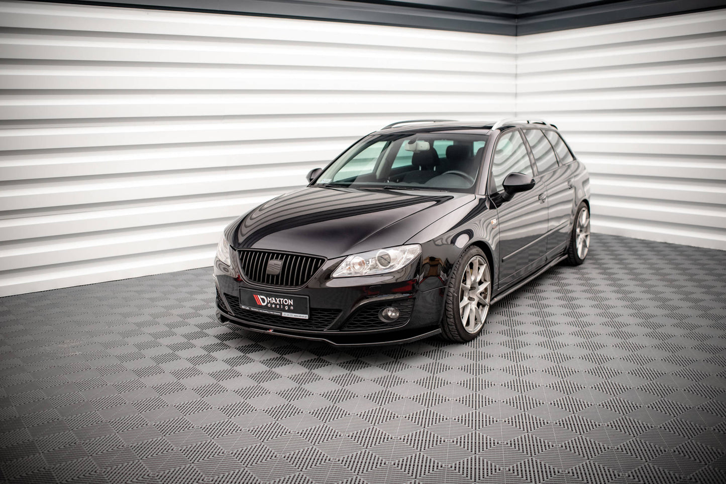 Front Ansatz V.2 für Seat Exeo schwarz matt