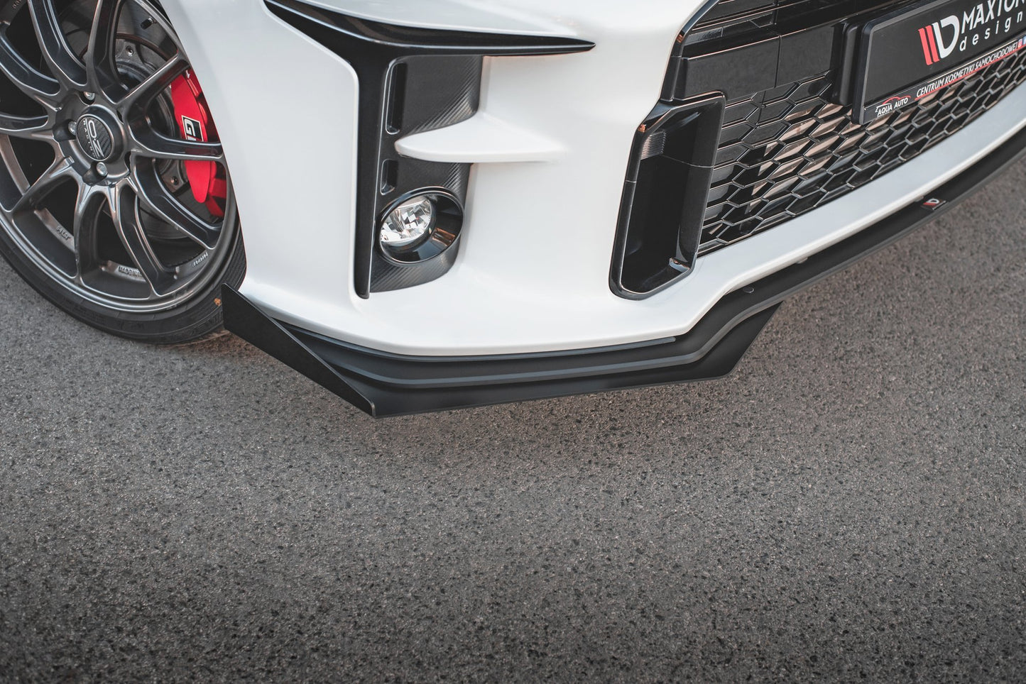 Robuste Racing Front Ansatz für passend +Flaps für Toyota GR Yaris Mk4 schwarz Hochglanz