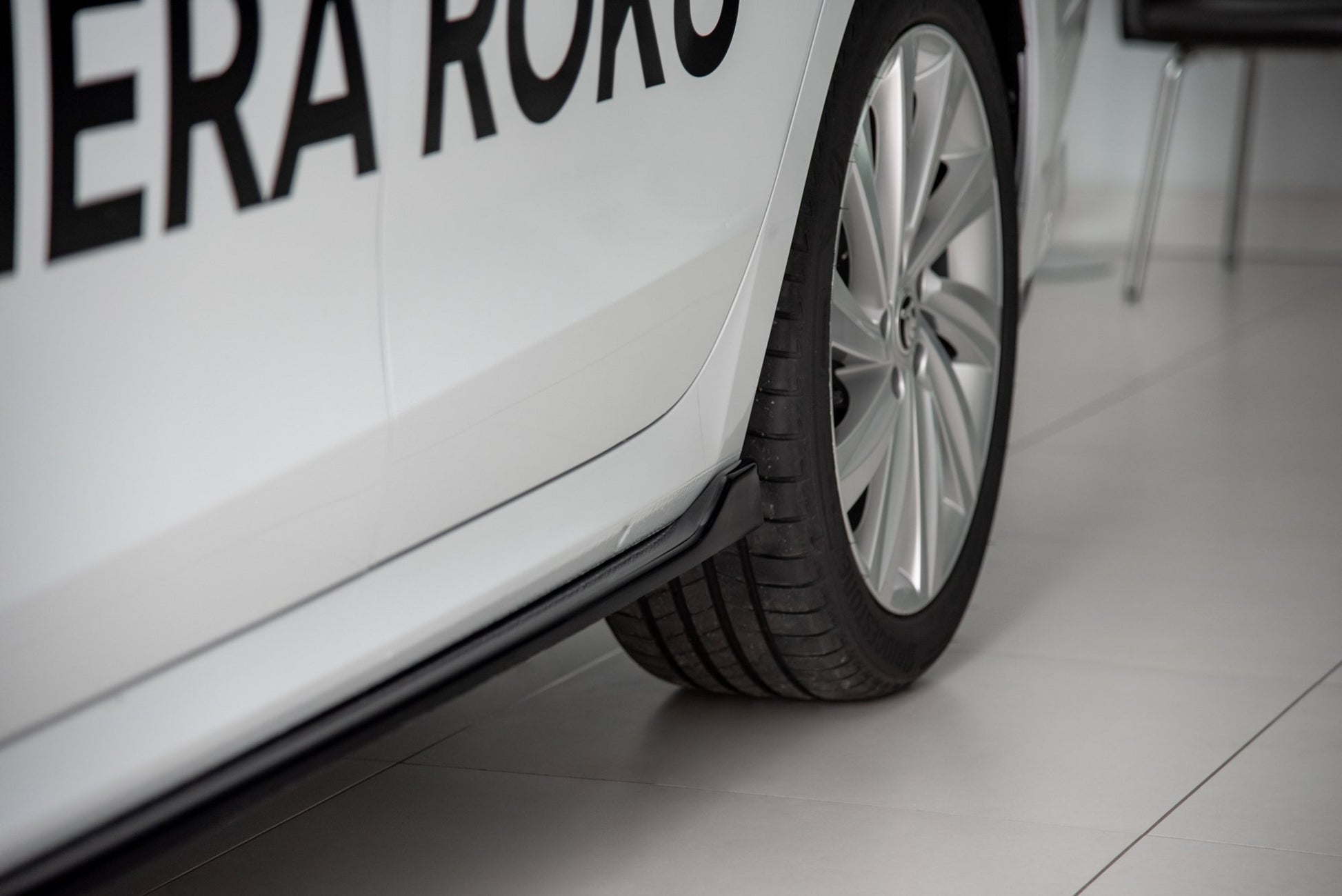 Seitenschweller Ansatz für V.1 für Skoda Octavia Mk4  schwarz Hochglanz