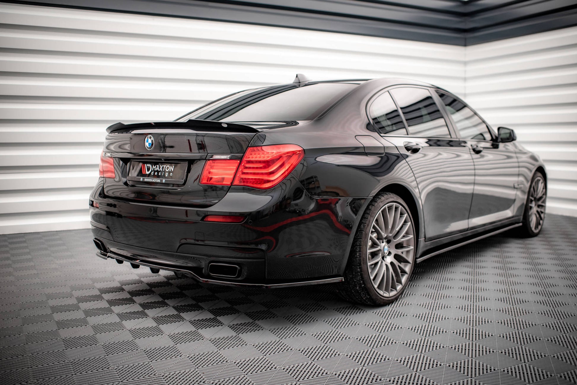 Mittlerer Diffusor Heck Ansatz DTM Look für BMW 7 M-Paket F01 Carbon Look