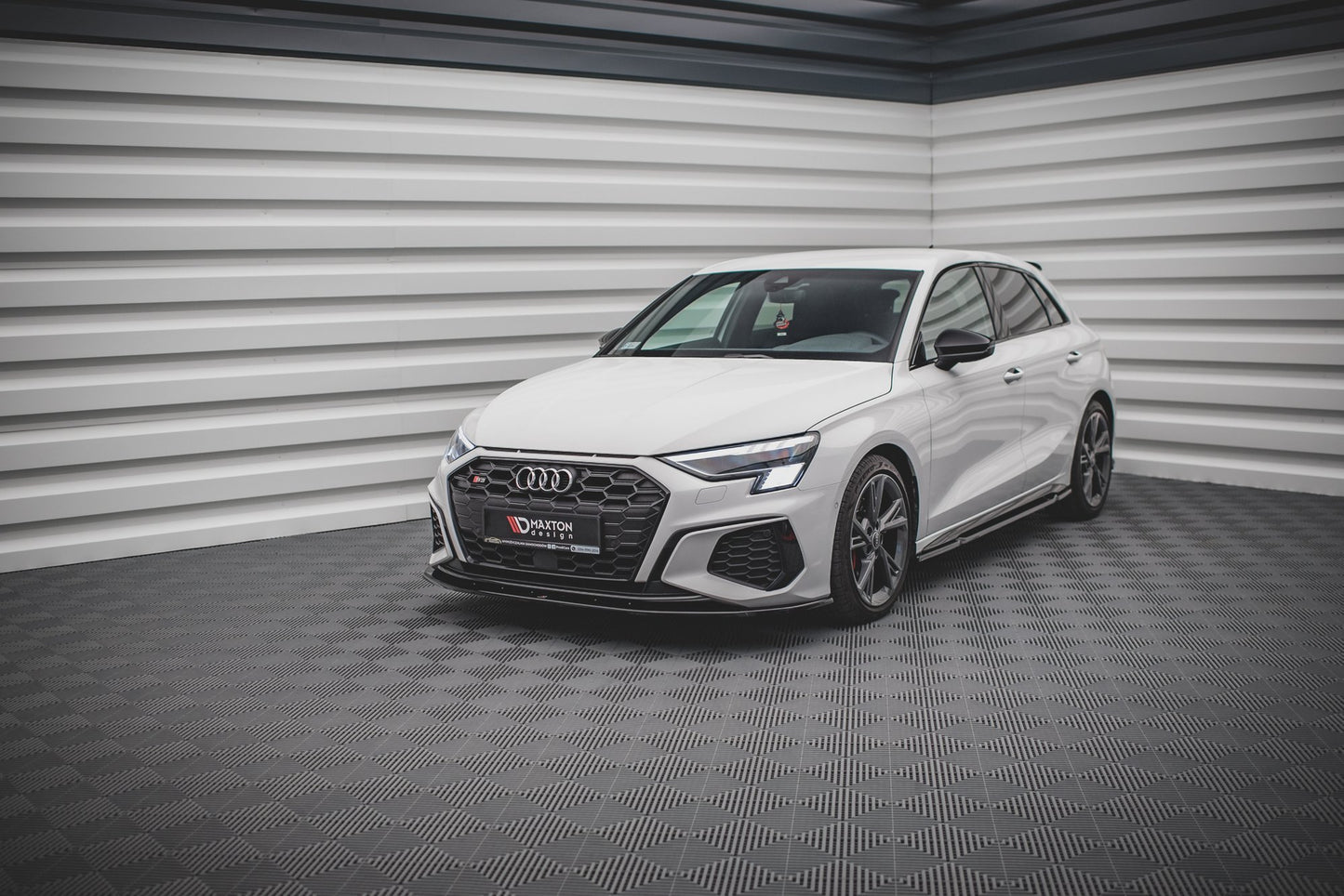 Front Ansatz V.1 für Audi S3 / A3 S-Line 8Y schwarz Hochglanz