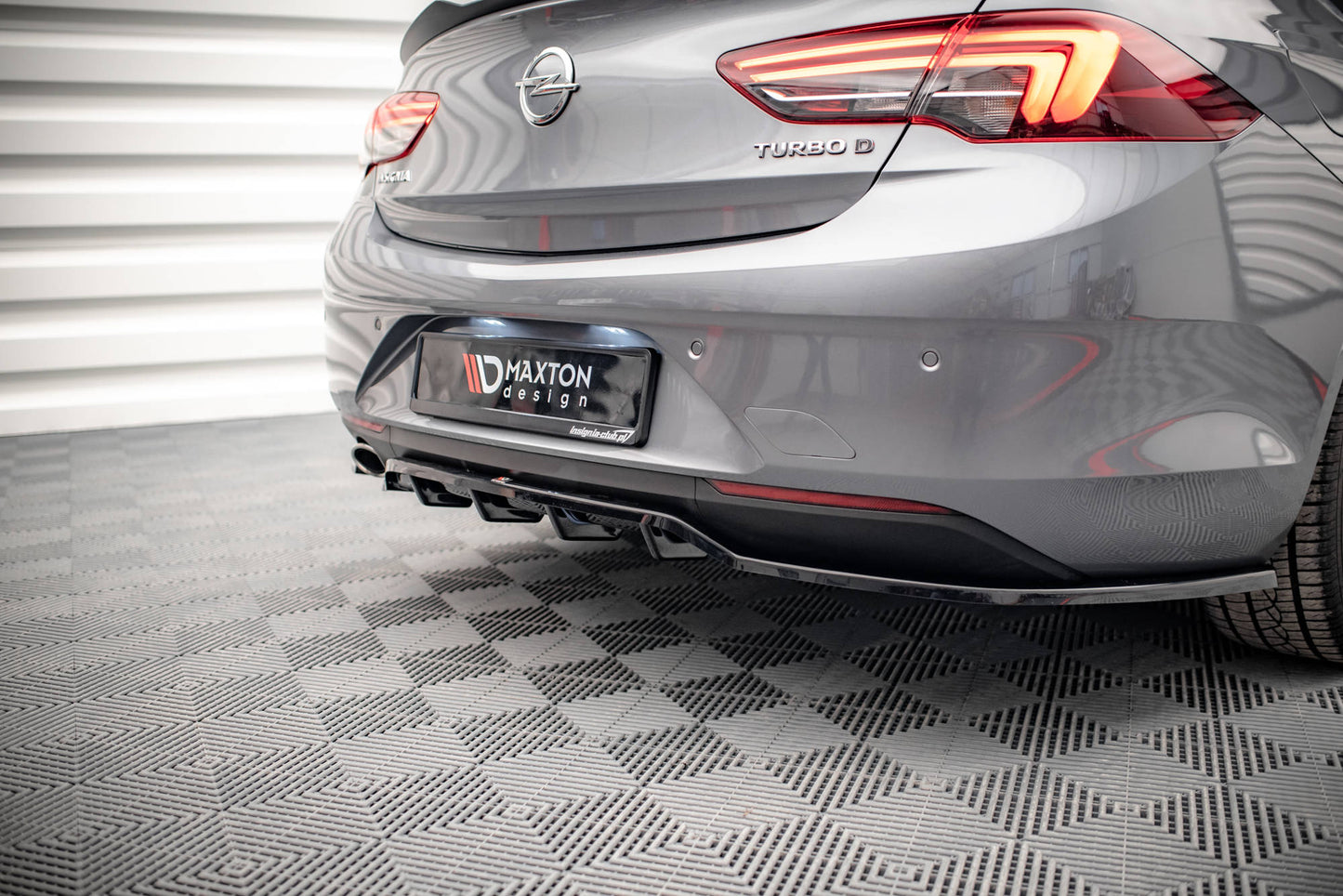Mittlerer Diffusor Heck Ansatz DTM Look für Opel Insignia Mk2 schwarz Hochglanz