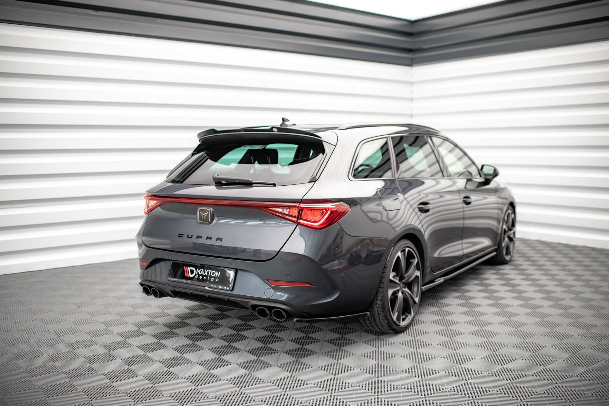 Heck Ansatz Flaps Diffusor für Cupra Leon ST schwarz Hochglanz