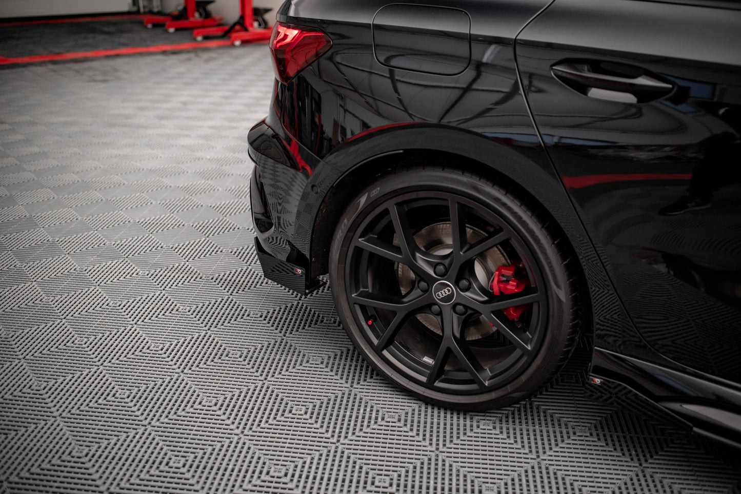 Street Pro Heck Ansatz Flaps Diffusor +Flaps für Audi RS3 Sportback 8Y schwarz Hochglanz