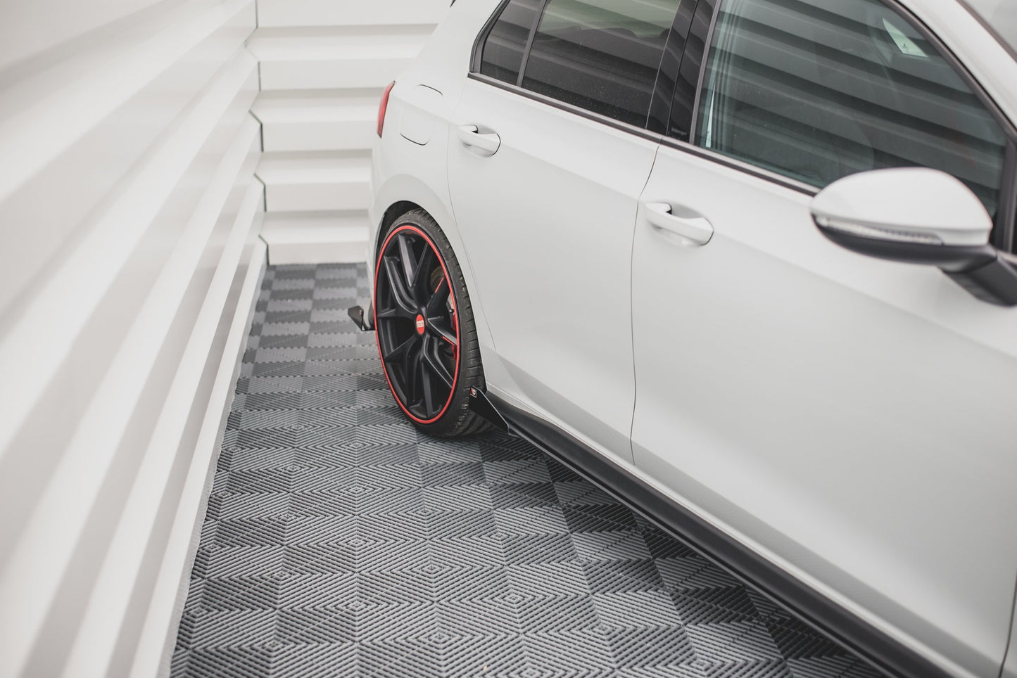 Side Flaps Volkswagen Golf 8 GTI / GTI Clubsport schwarz Hochglanz