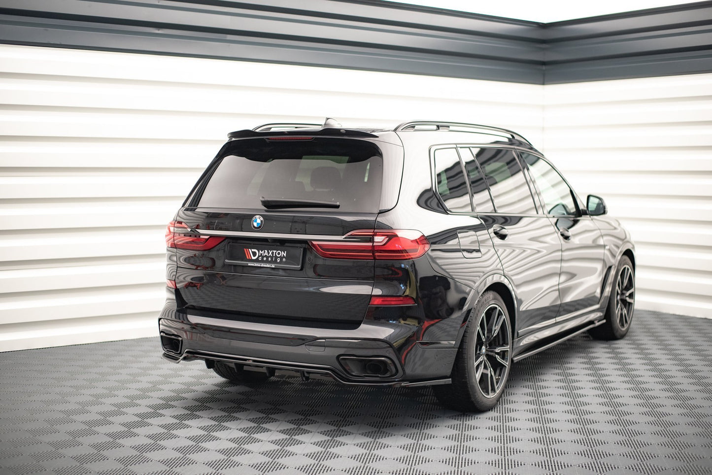Mittlerer Diffusor Heck Ansatz DTM Look für BMW X7 M G07 schwarz Hochglanz